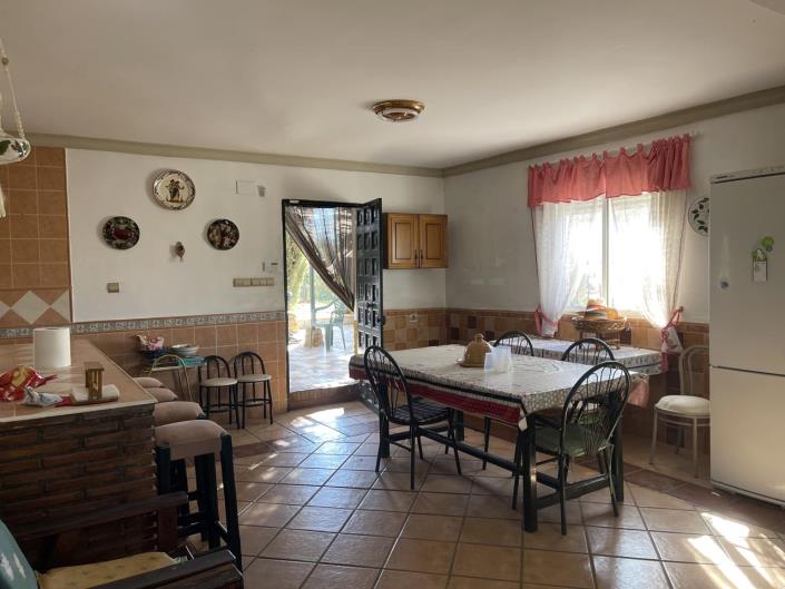 Image No.16-4 Bed Property for sale