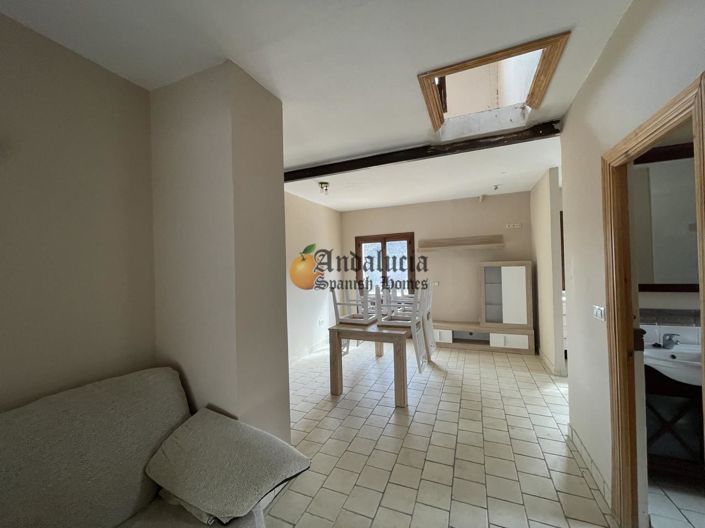 Image No.18-6 Bed Property for sale