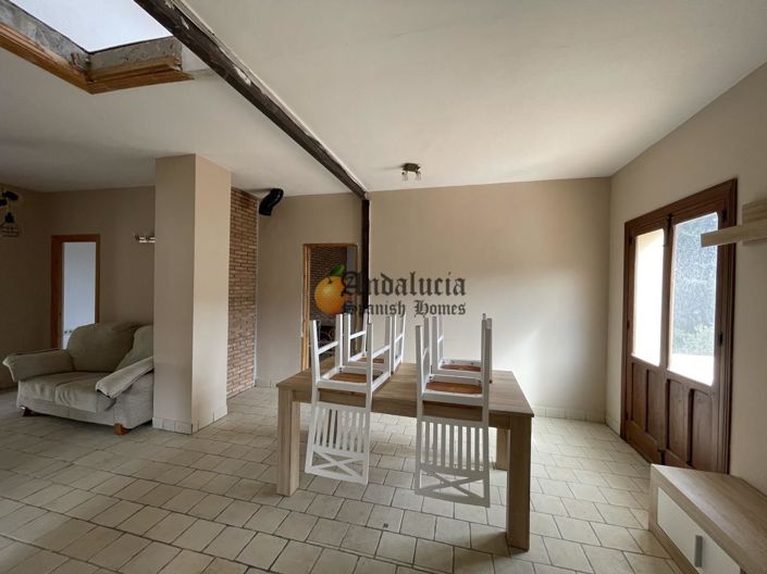 Image No.19-6 Bed Property for sale