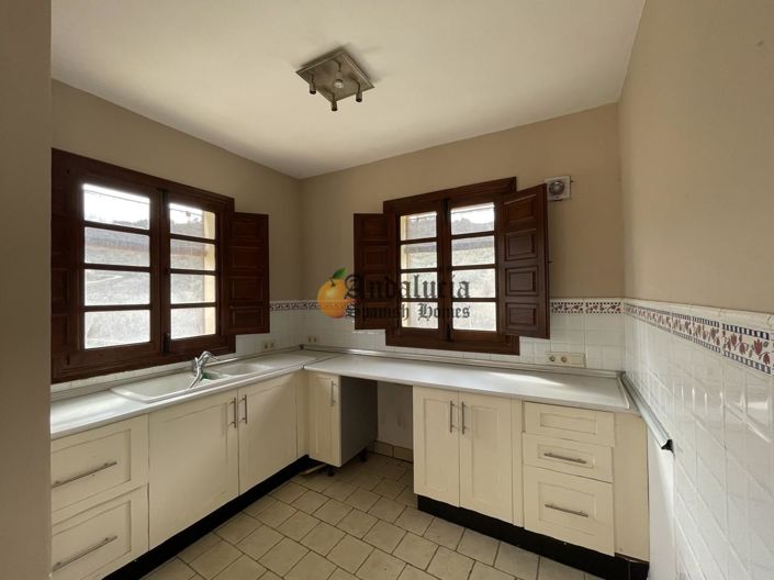 Image No.20-6 Bed Property for sale