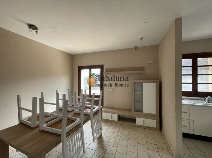 Image No.21-6 Bed Property for sale