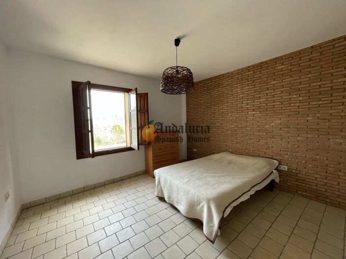 Image No.22-6 Bed Property for sale