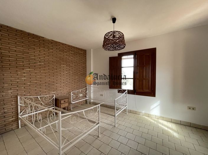 Image No.23-6 Bed Property for sale