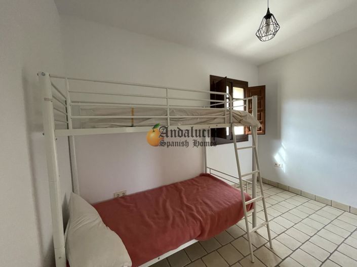 Image No.25-6 Bed Property for sale