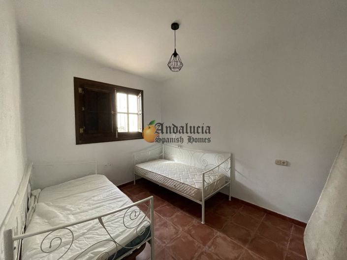 Image No.34-6 Bed Property for sale