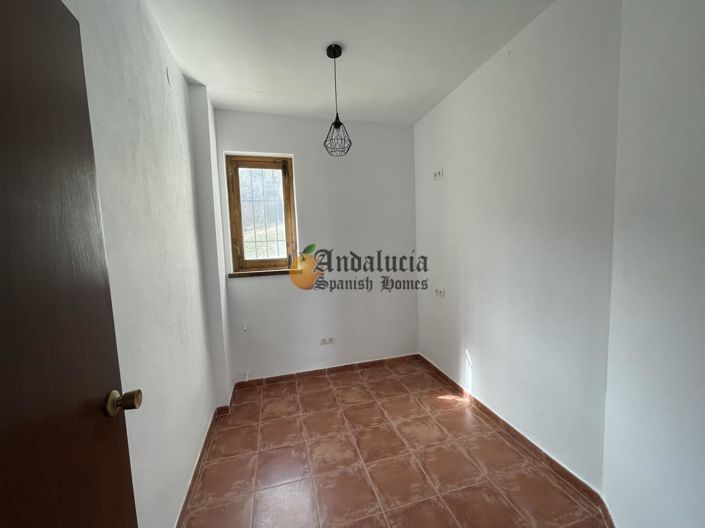 Image No.36-6 Bed Property for sale