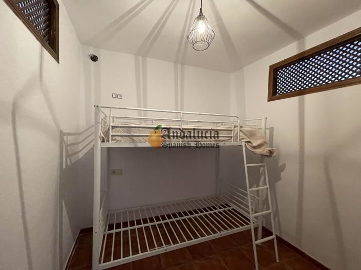 Image No.37-6 Bed Property for sale