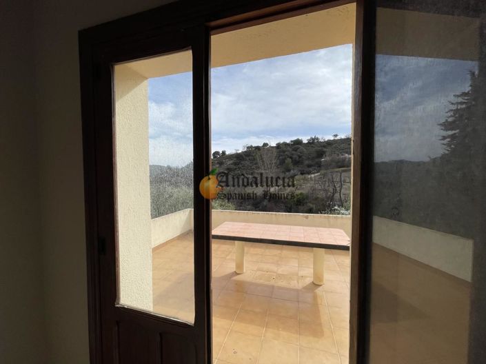 Image No.38-6 Bed Property for sale