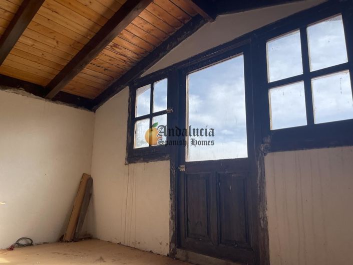 Image No.39-6 Bed Property for sale