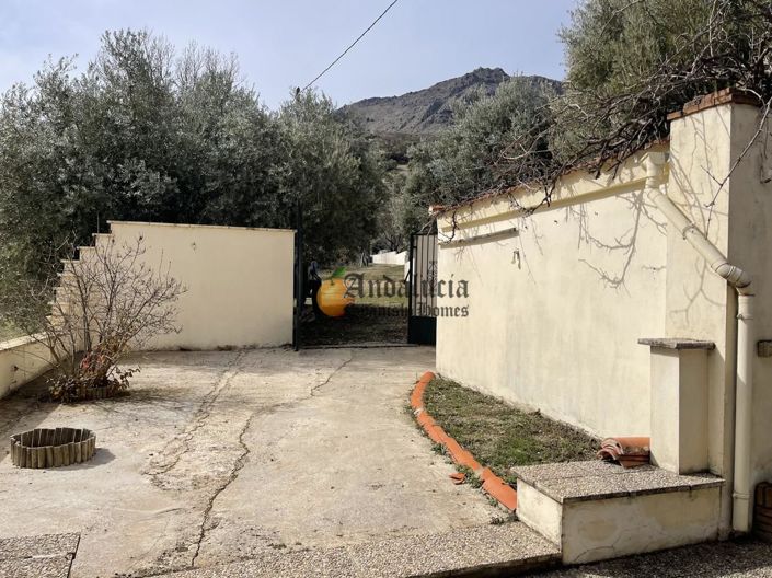 Image No.51-6 Bed Property for sale