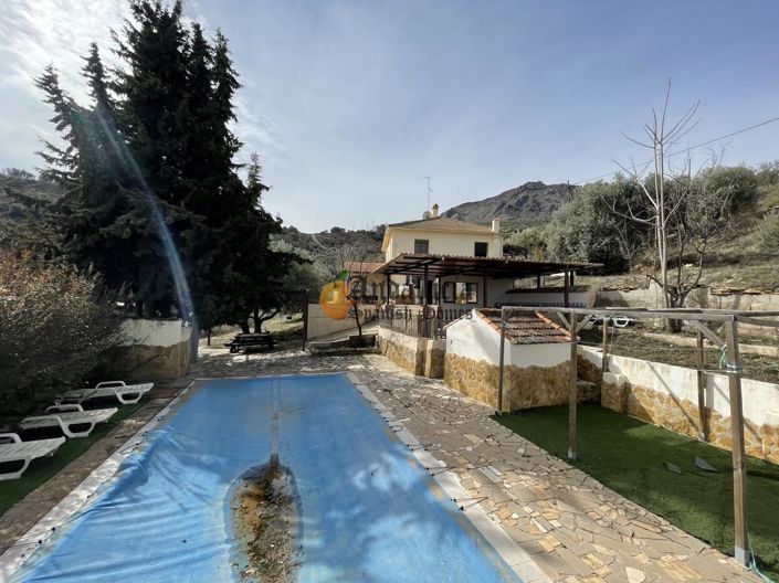 Image No.52-6 Bed Property for sale