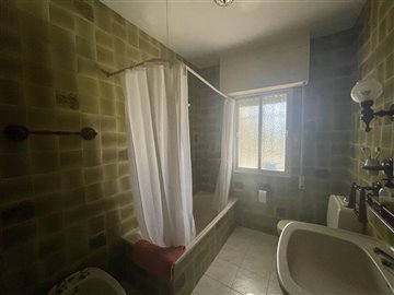 3694359-698f984d