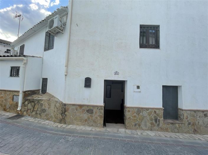 Image No.1-3 Bed Property for sale