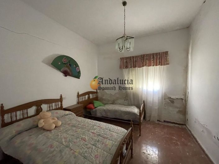 Image No.12-3 Bed Property for sale