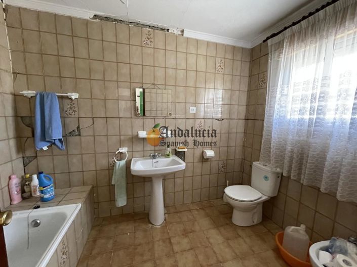 Image No.14-3 Bed Property for sale