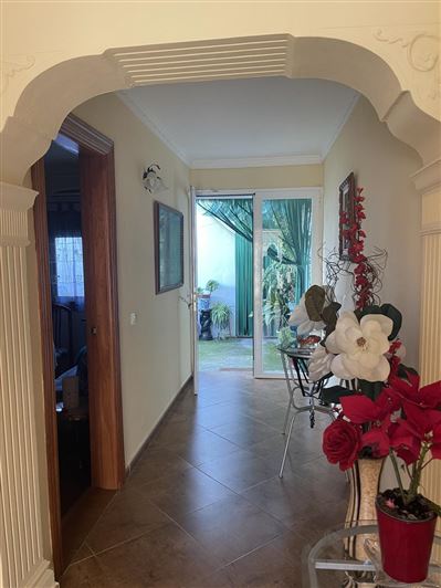 Image No.4-4 Bed Property for sale