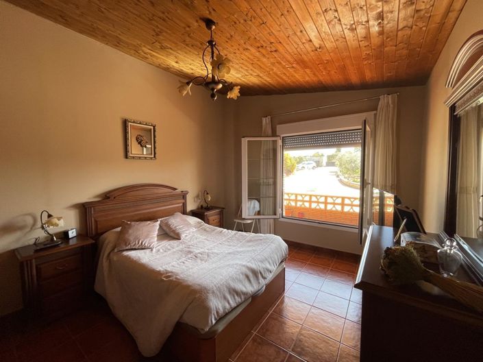 Image No.27-4 Bed Property for sale