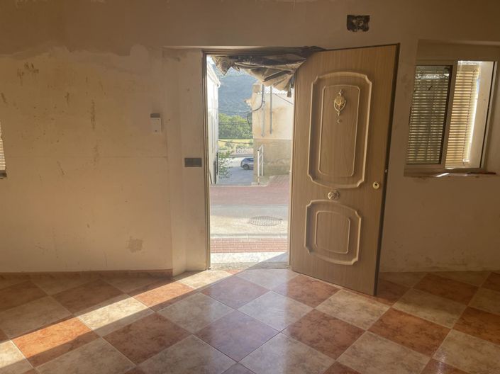 Image No.5-3 Bed Property for sale