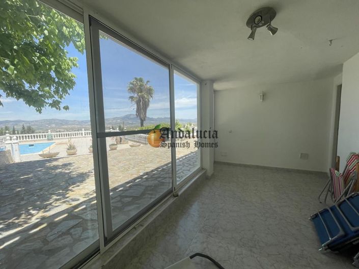 Image No.10-3 Bed Property for sale