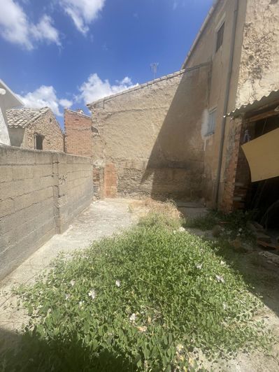 Image No.19-3 Bed Property for sale