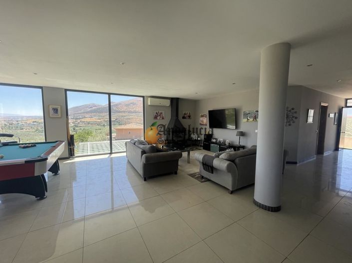 Image No.13-5 Bed Property for sale