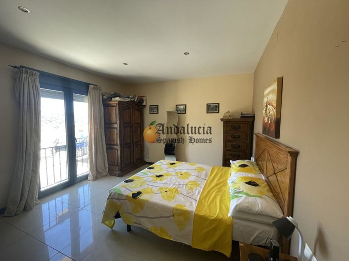 Image No.16-5 Bed Property for sale