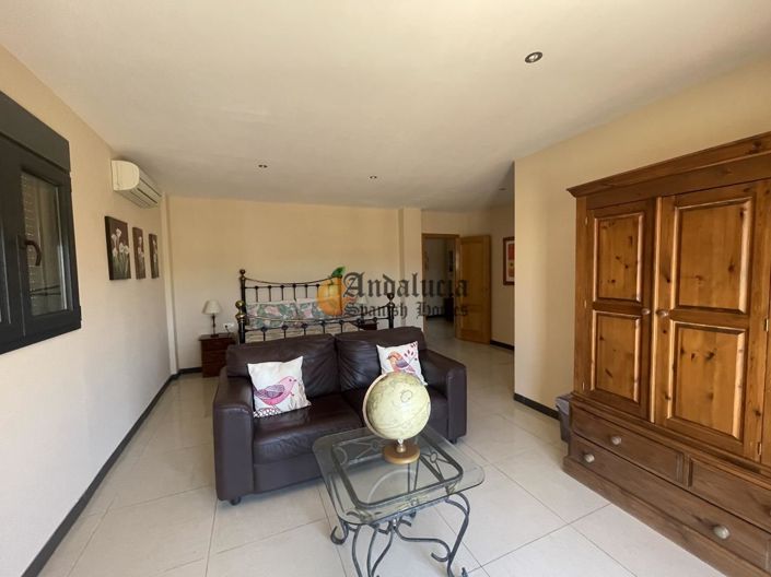 Image No.34-5 Bed Property for sale