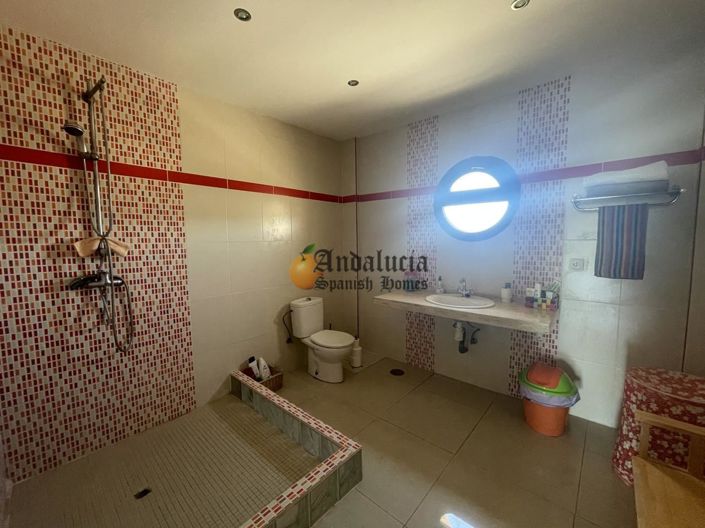 Image No.35-5 Bed Property for sale