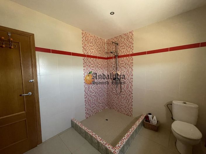 Image No.36-5 Bed Property for sale