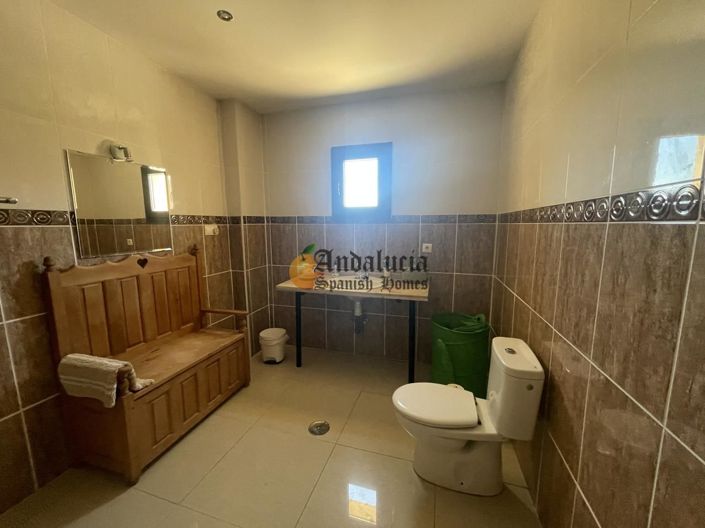 Image No.40-5 Bed Property for sale