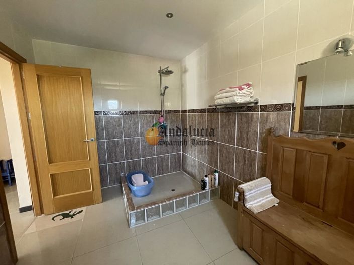 Image No.41-5 Bed Property for sale