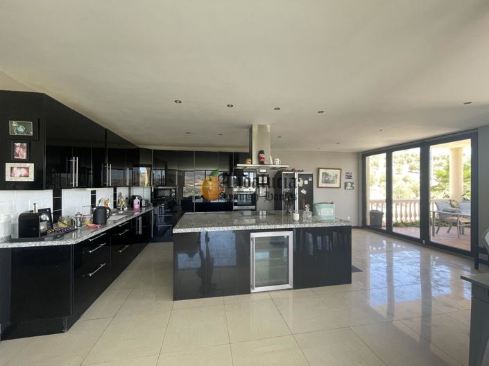 Image No.9-5 Bed Property for sale