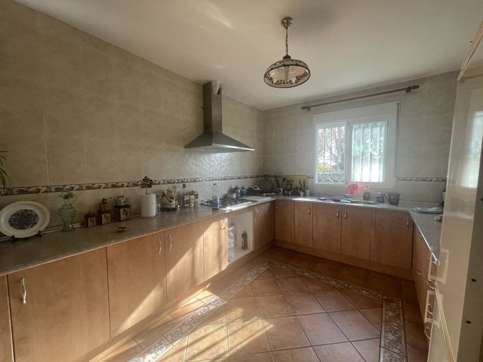 Image No.10-7 Bed Property for sale