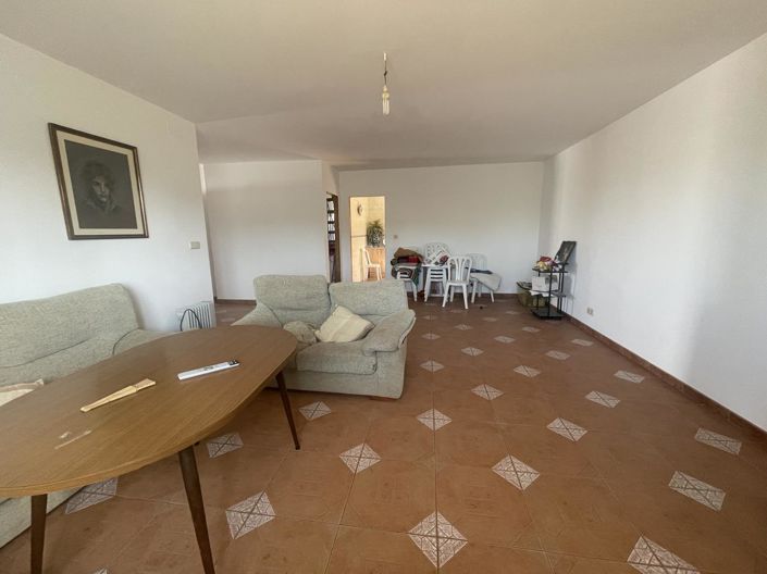 Image No.12-7 Bed Property for sale