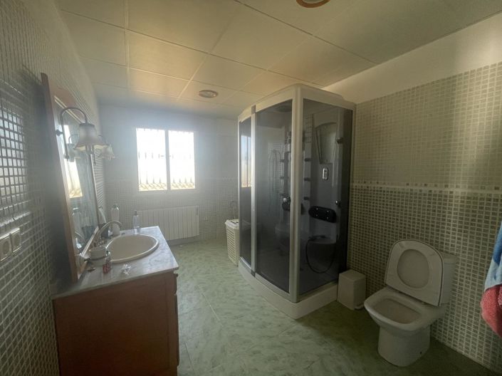 Image No.15-7 Bed Property for sale