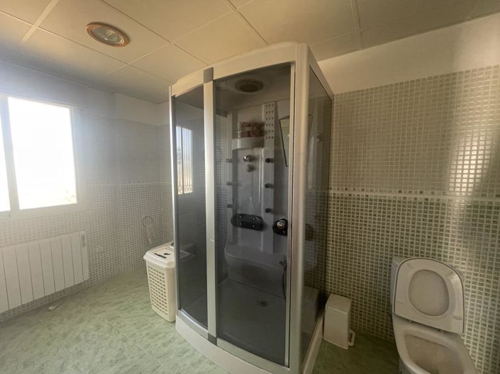 Image No.16-7 Bed Property for sale