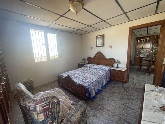 Image No.20-7 Bed Property for sale