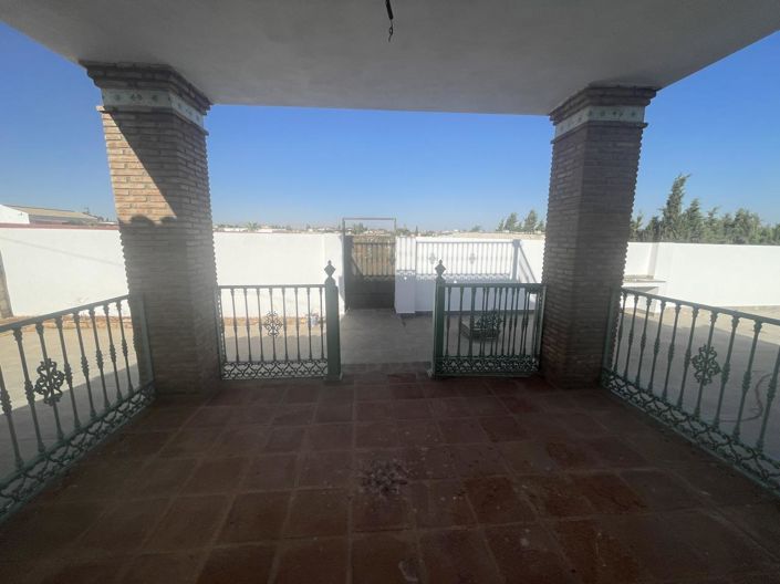 Image No.5-7 Bed Property for sale