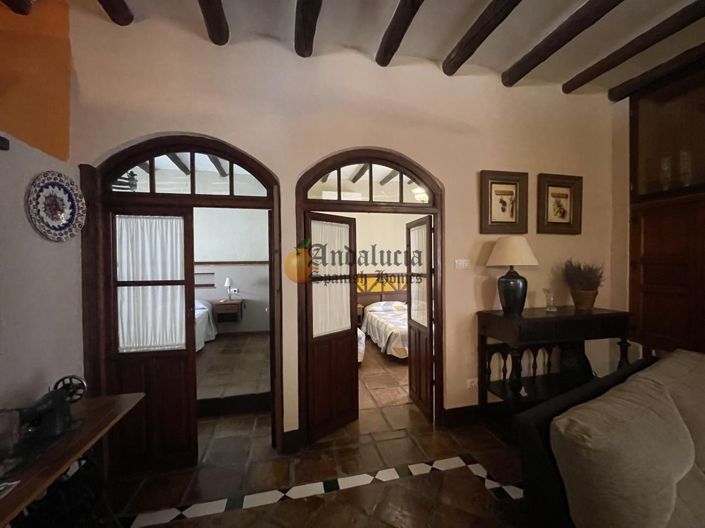 Image No.16-5 Bed Property for sale