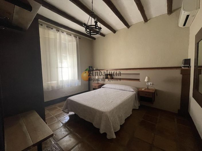 Image No.21-5 Bed Property for sale