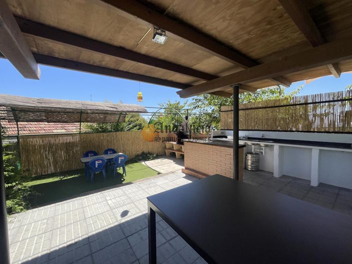 Image No.50-5 Bed Property for sale