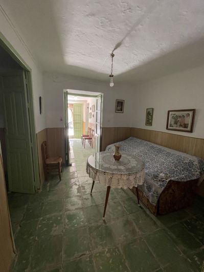 Image No.16-3 Bed Property for sale