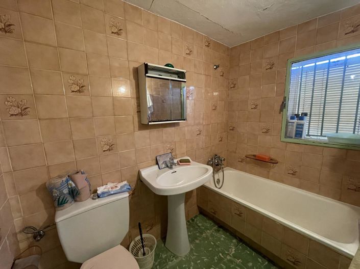 Image No.24-3 Bed Property for sale