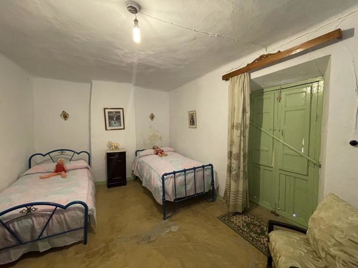 Image No.25-3 Bed Property for sale