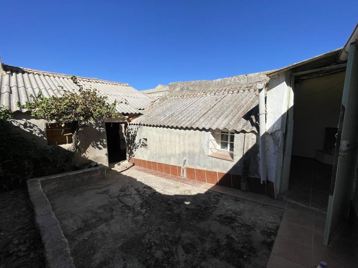 Image No.40-3 Bed Property for sale