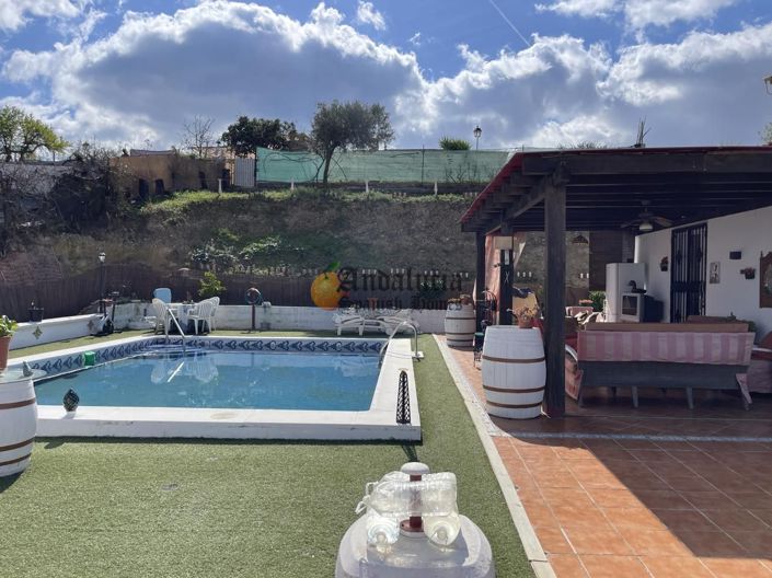 Image No.14-4 Bed Property for sale