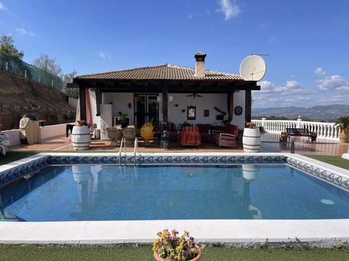 Image No.2-4 Bed Property for sale