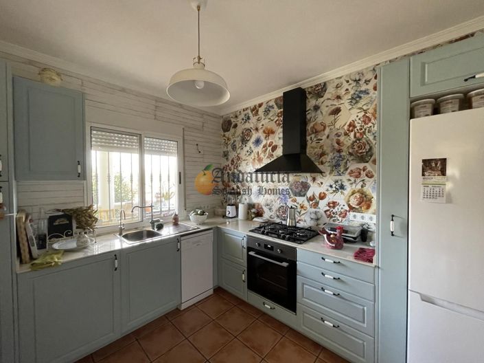 Image No.12-2 Bed Property for sale