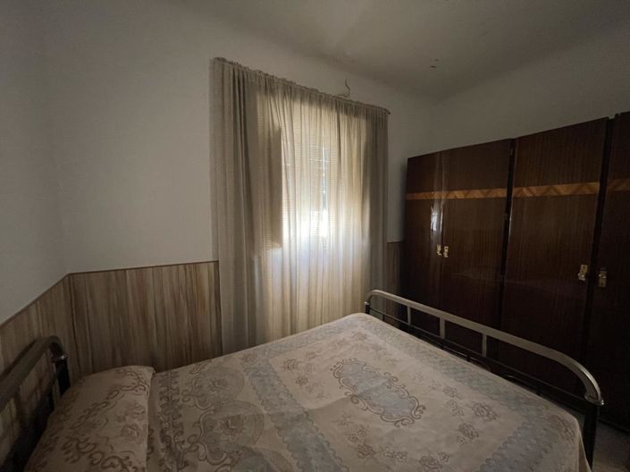 Image No.18-2 Bed Property for sale