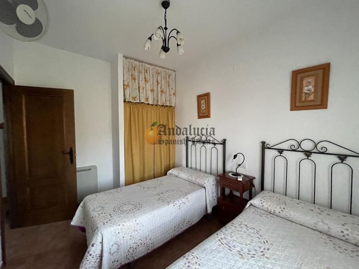 Image No.32-4 Bed Property for sale